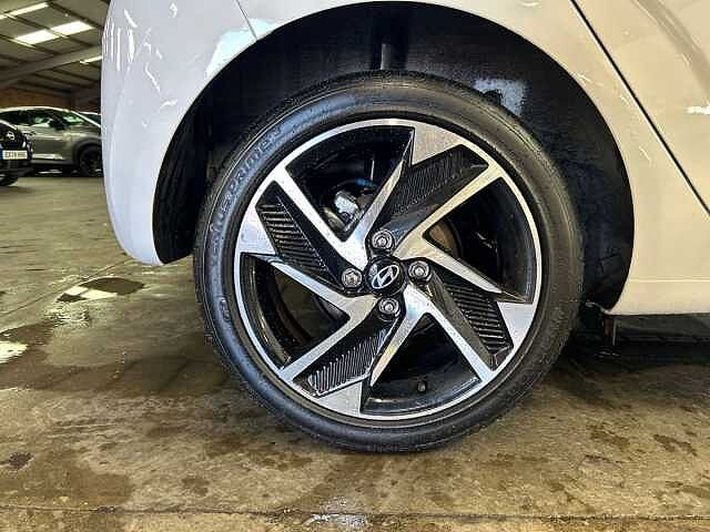 Hyundai i10 1.0 [63] Premium 5dr Auto [Nav]